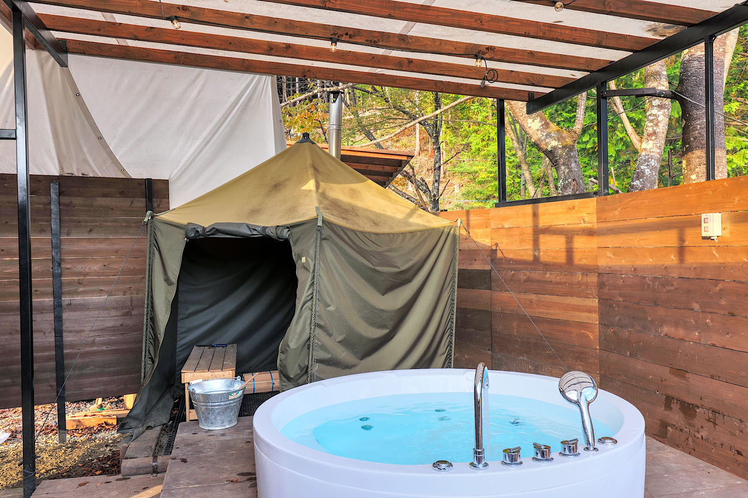 Private tent sauna & Jacuzzi