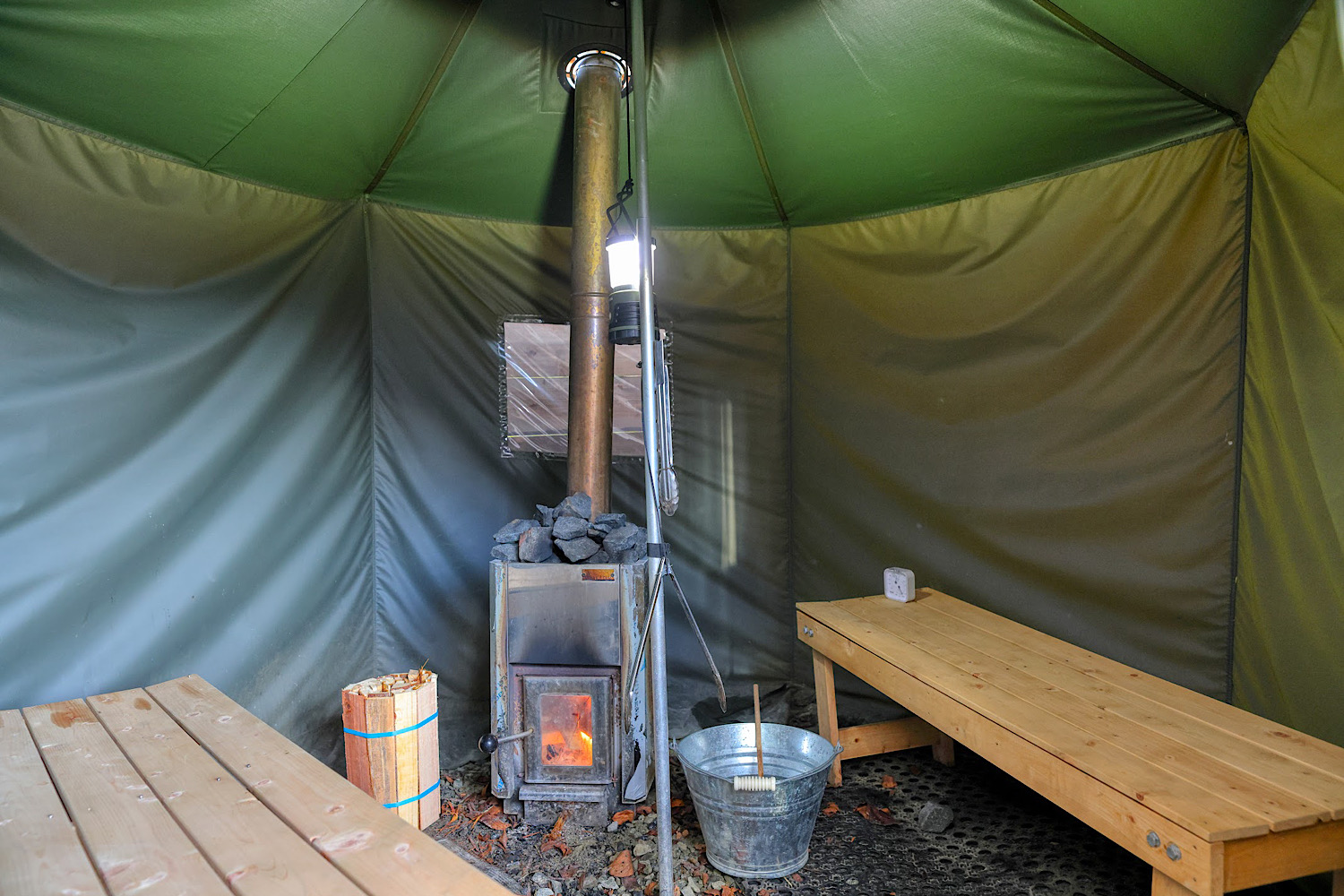 Private tent sauna & Jacuzzi